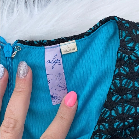 Francesca’s pattern sleeveless dress - Picture 3 of 6